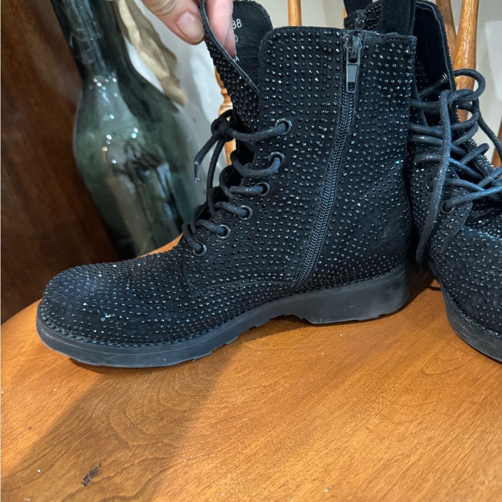 Cult boots
